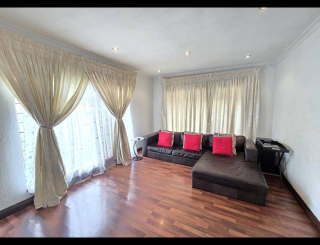 3 BEDROOM FREEHOLD FOR SALE IN BRACKENHURST